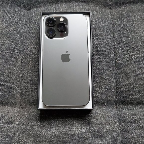 iPhone 13 Pro - 128GB - Picture 1 of 6